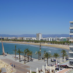 Acantilados de Salou, con vista panorámica de la playa de Levante