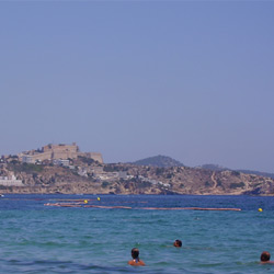 Vista de D´Alt-Vila-Ibiza,desde la playa den Bossa